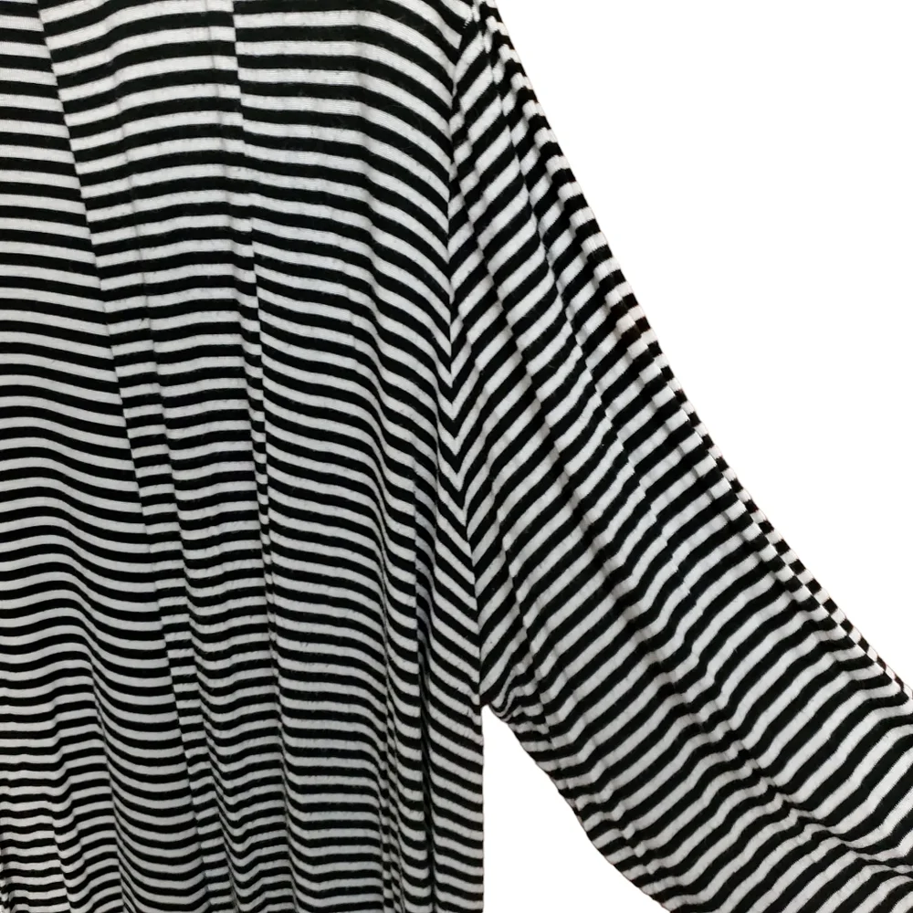 Torrid B&W rouched sleeve cardigan - Picture 10 of 14